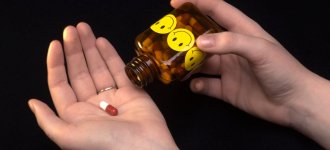 Для чего употребляют серотонин в таблетках и что вызывает его нехватку?